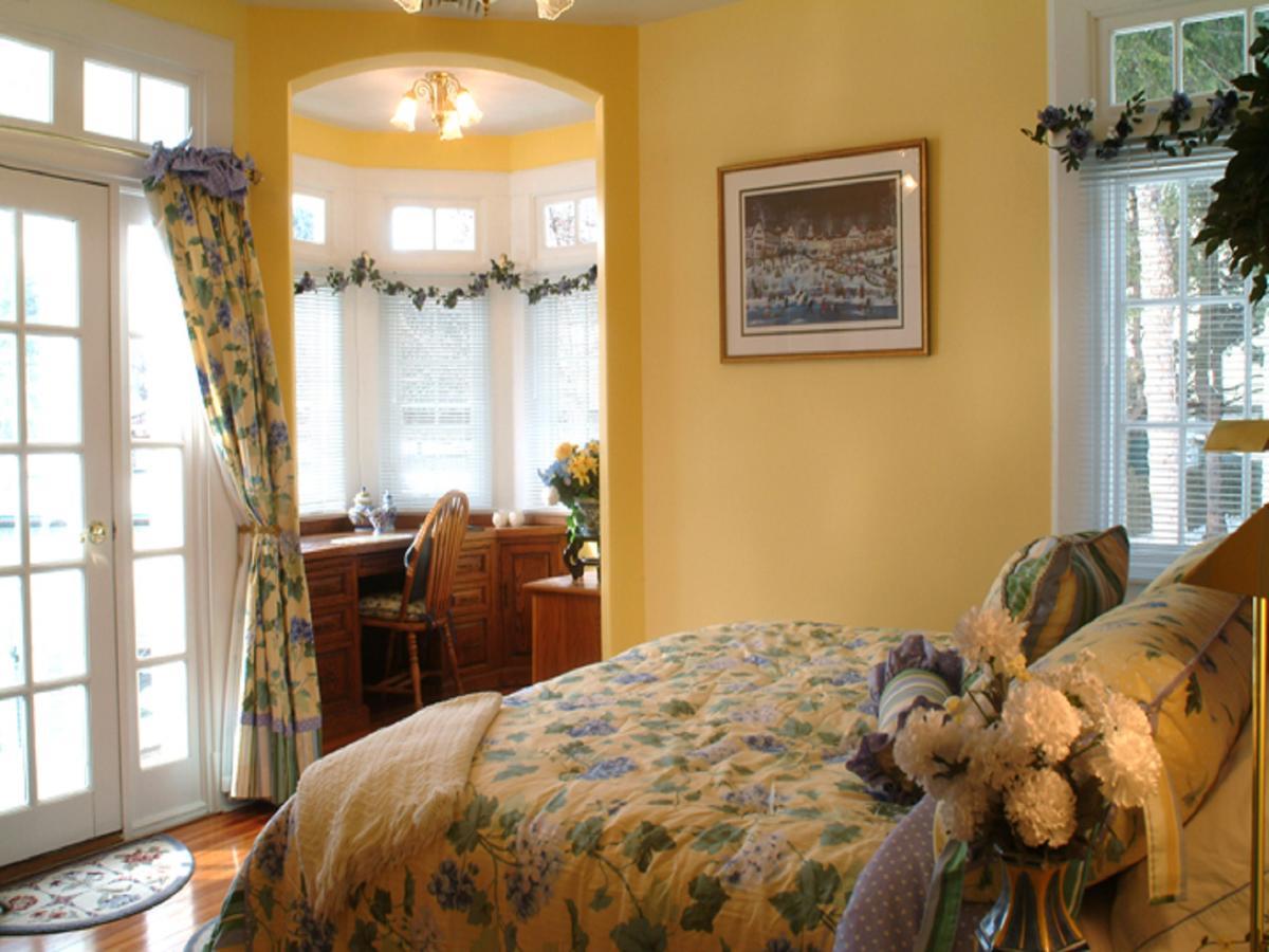 Lake George Boathouse Waterfront Lodging Bolton Landing Exterior foto