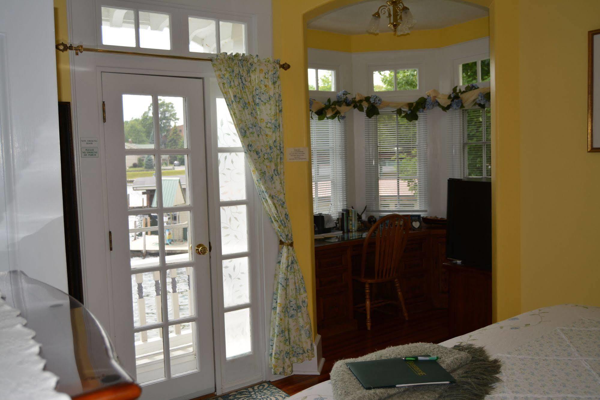 Lake George Boathouse Waterfront Lodging Bolton Landing Exterior foto